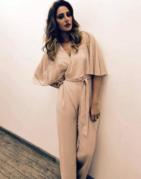 ये एक्ट्रेस है सोशल मीडिया की रॉकस्टार, वायरल हो रही हैं PHOTOS