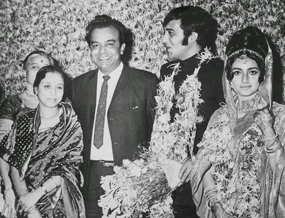 गुलजार नहीं चाहते थे विनोद खन्ना बने विलेन, शेयर की ये PHOTOS