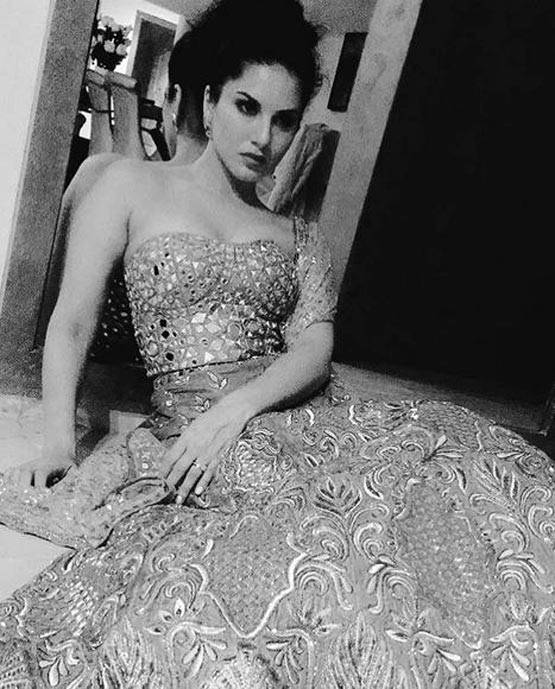 'अश्लील' एड पर बवाल, सनी बोलीं- सही और गलत सरकार तय करेगी