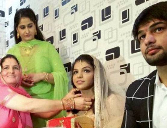 शादी की रिंग में उतरीं साक्षी मलिक, बिना दहेज के पूरी हुई रस्में