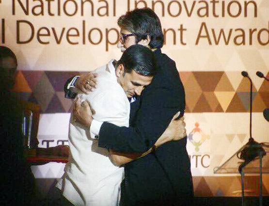 PHOTOS: PADMAN में अमिताभ भी आएंगे नजर, दिल्ली में अक्षय के साथ शूटिंग