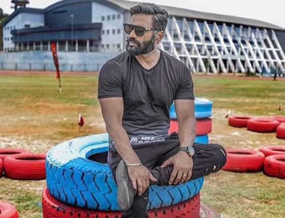 फिल्मों के बाद अब टीवी पर दिखेंगे सुनील शेट्टी, होस्ट करेंगे इस रिएलिटी शो को