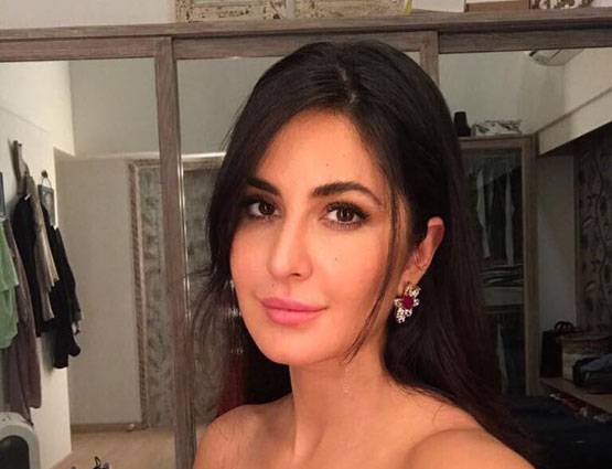 टॉवल के बाद अब नींद में कटरीना, इंस्टा पर हुए 10 लाख फॉलोअर्स