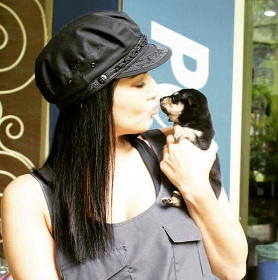 'अश्लील' एड पर बवाल, सनी बोलीं- सही और गलत सरकार तय करेगी