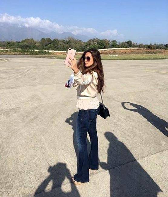 PHOTOS: एक समय MMS हुआ था लीक, अब कराया TOPLESS PHOTOSHOOT