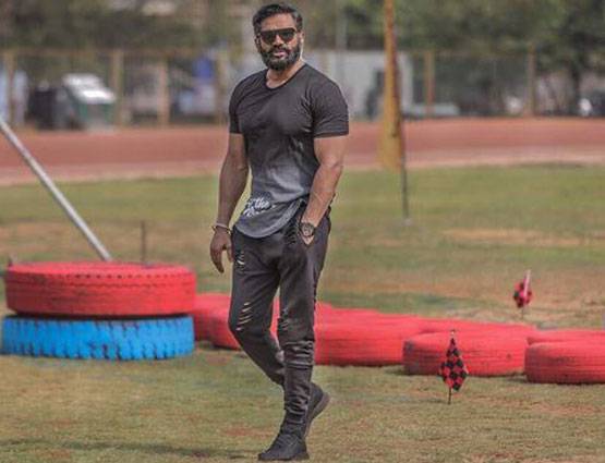 फिल्मों के बाद अब टीवी पर दिखेंगे सुनील शेट्टी, होस्ट करेंगे इस रिएलिटी शो को