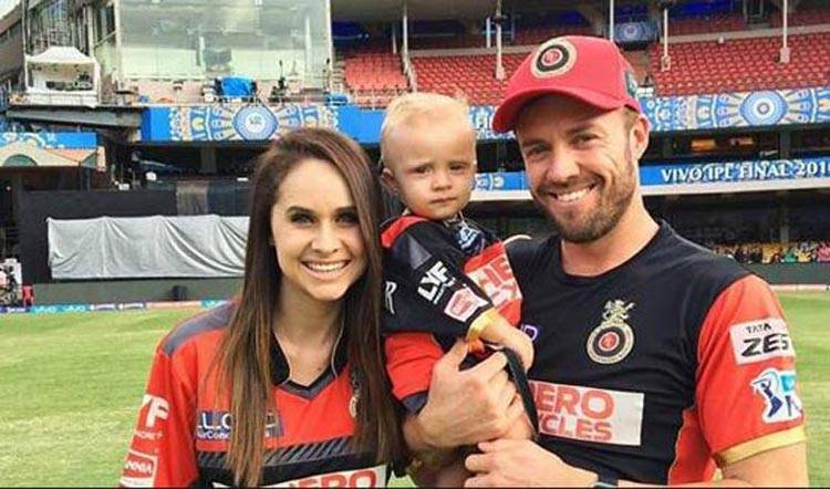 आईपीएल के स्टार क्रिकेटर्स की हॉट पत्नियां और गर्लफ्रेंड्स