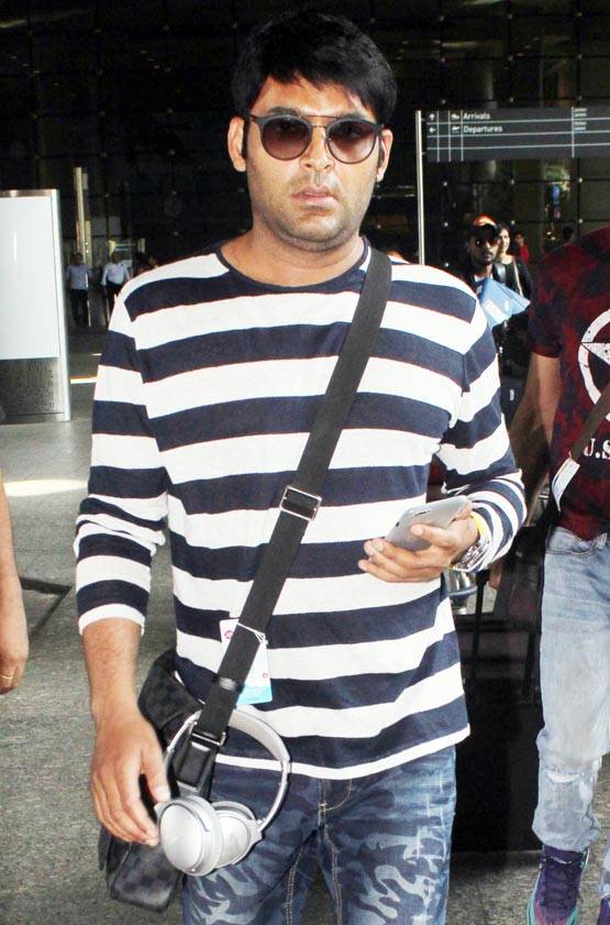 काला चश्मा लगाए एक ही जगह नजर आए रणवीर और कपिल शर्मा