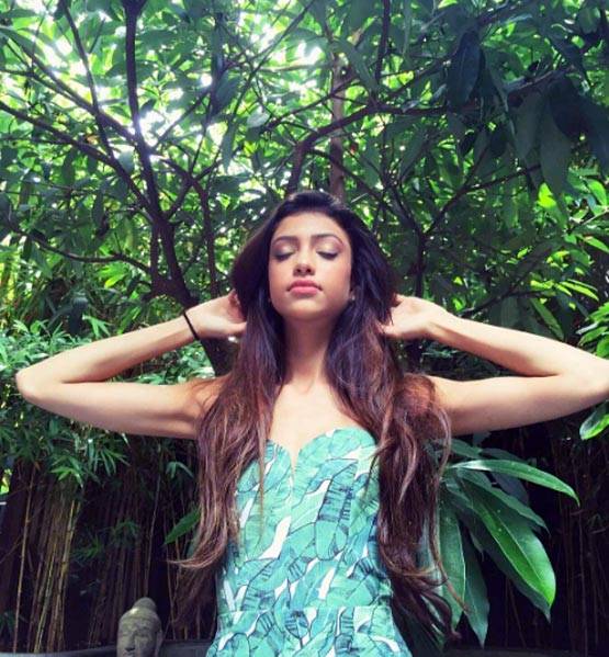 चंकी पांडे की भतीजी अलाना ने बॉयफ्रेंड के साथ शेयर की ग्लैमरस फोटो