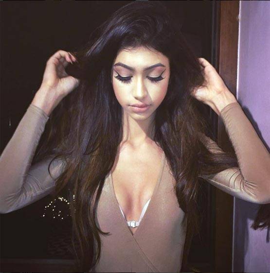 चंकी पांडे की भतीजी अलाना ने बॉयफ्रेंड के साथ शेयर की ग्लैमरस फोटो