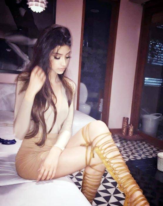 चंकी पांडे की भतीजी अलाना ने बॉयफ्रेंड के साथ शेयर की ग्लैमरस फोटो