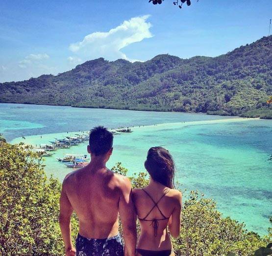 चंकी पांडे की भतीजी अलाना ने बॉयफ्रेंड के साथ शेयर की ग्लैमरस फोटो