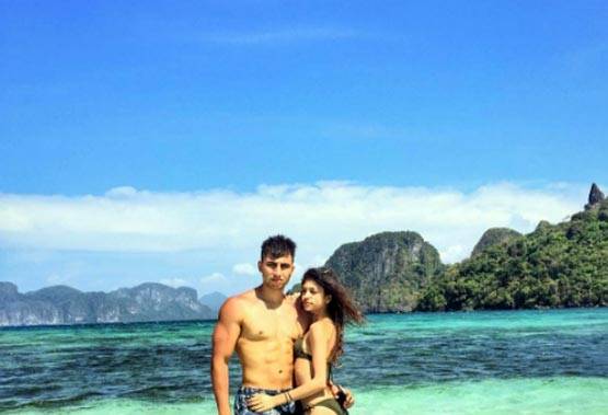 चंकी पांडे की भतीजी अलाना ने बॉयफ्रेंड के साथ शेयर की ग्लैमरस फोटो