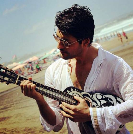 PHOTOS: 'दी‍या और बाती' के सूरज को मिली 14 साल छोटी बींदणी