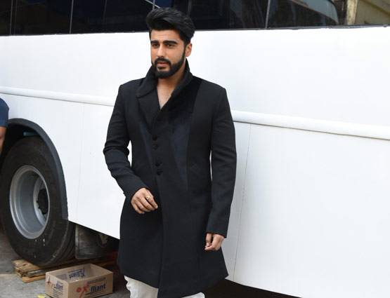 उम्र में 13 साल छोटी श्रद्धा कपूर से ज्यादा ग्लैमरस हैं मलाइका