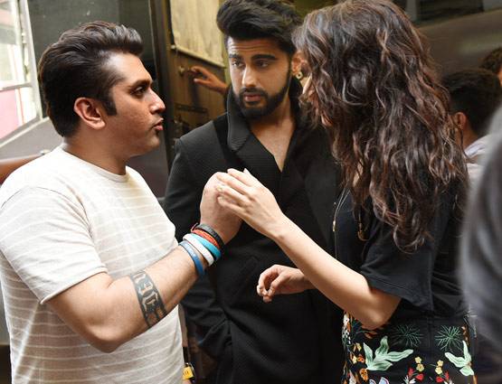 उम्र में 13 साल छोटी श्रद्धा कपूर से ज्यादा ग्लैमरस हैं मलाइका