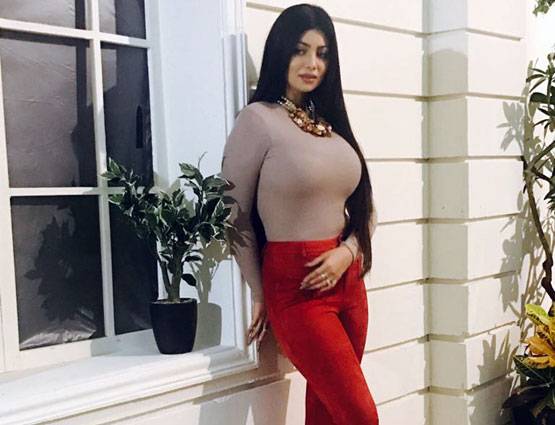 लिप सर्जरी की अफवाह के बाद नए फोटोशूट में ऐसी दिखीं आयशा टाकिया