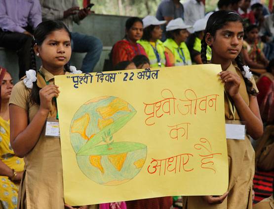 'पृथ्वी दिवस' पर धरती को बचाने की मुहिम