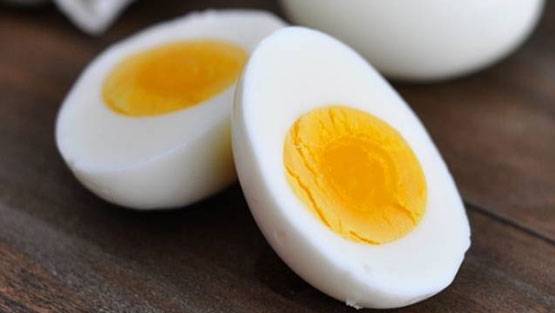 प्लास्टिक का अंडा ऐसे होता है तैयार, कहीं आप भी तो नहीं खा रहे?