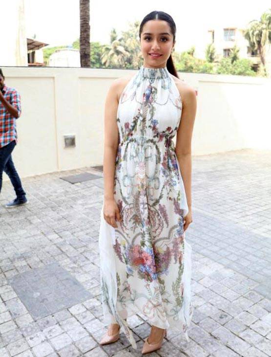 PHOTOS: 'हाफ गलफ्रेंड' श्रद्धा कपूर ने अर्जुन को दिया फुल किस