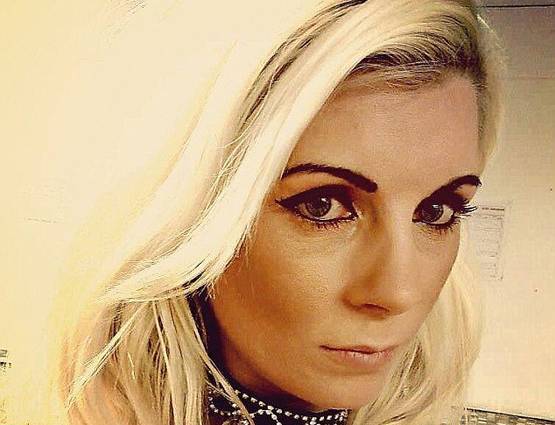 तीन बच्चों की मां ने पैसों के लिए छोड़ी पुलिस की जॉब, बन गई स्ट्रिप डांसर