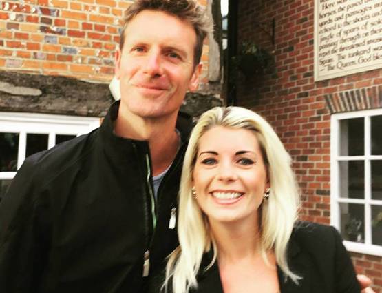 तीन बच्चों की मां ने पैसों के लिए छोड़ी पुलिस की जॉब, बन गई स्ट्रिप डांसर