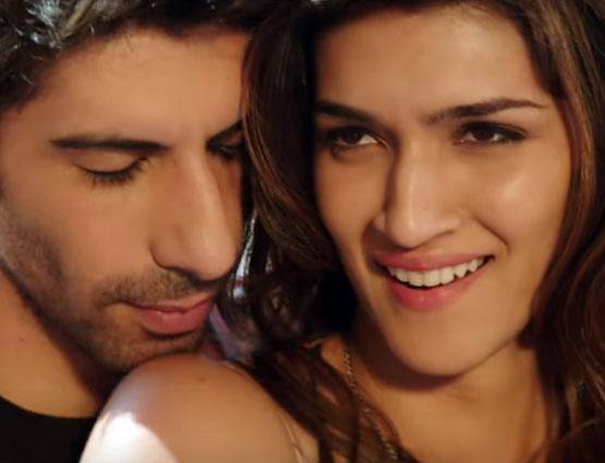 राब्ता मूवी के 17 सीन, हीरोइन के साथ सुशांत सिंह राजपूत हैं बोल्ड