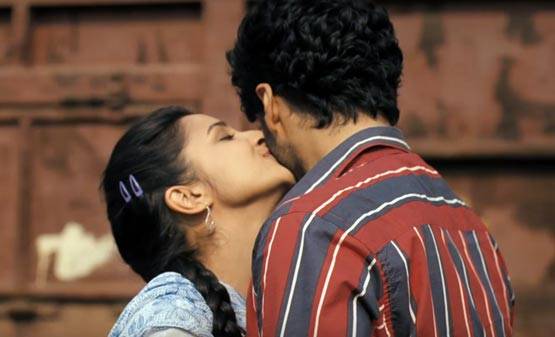 8 PHOTOS: जब परिणीति ने दिए ऐसे बोल्ड सीन