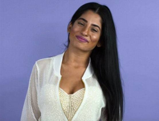 PHOTOS: हिजाब पहनकर करती हैं एडल्ट फिल्में शूट, देश लौटने पर है रोक