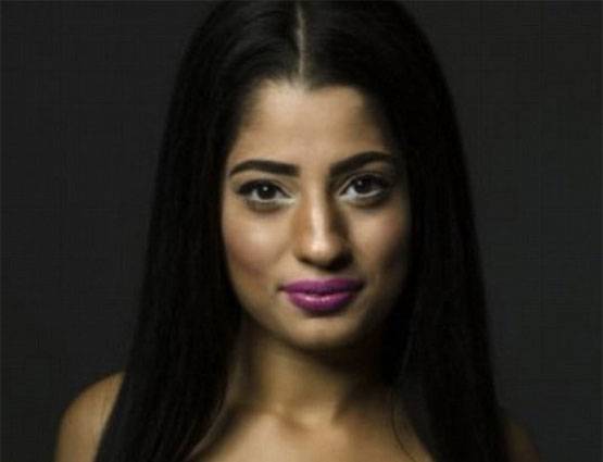 PHOTOS: हिजाब पहनकर करती हैं एडल्ट फिल्में शूट, देश लौटने पर है रोक