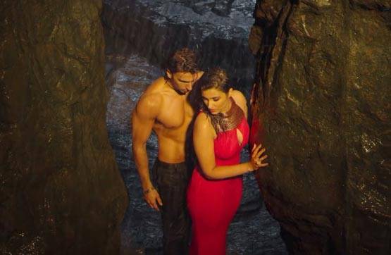 8 PHOTOS: जब परिणीति ने दिए ऐसे बोल्ड सीन