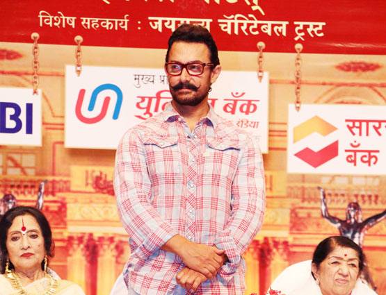 16 साल बाद... कोई अवॉर्ड लेने पहुंचे आमिर खान