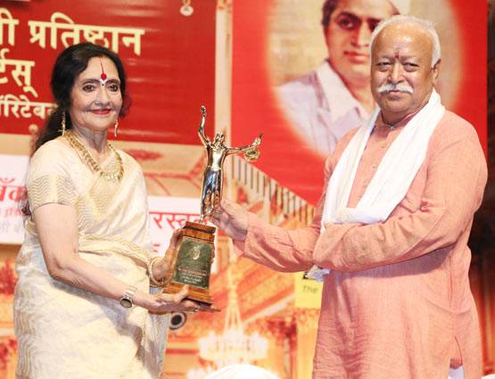 16 साल बाद... कोई अवॉर्ड लेने पहुंचे आमिर खान