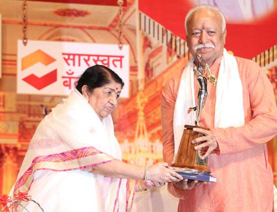 16 साल बाद... कोई अवॉर्ड लेने पहुंचे आमिर खान