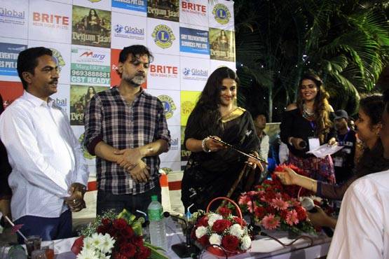 ऑटो से सफर कर रही हैं 'बेगम जान', देखें फोटो