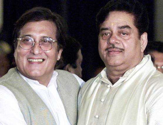 नहीं रहे विनोद खन्ना, सियासत में खट्टा-मीठा रहा है सफर