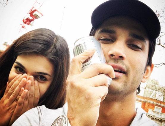 सुशांत ने कृति के साथ शेयर की हॉट वीडियो, ऑफस्क्रीन भी है दोस्ती!