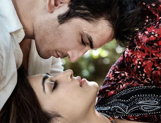 सुशांत ने कृति के साथ शेयर की हॉट वीडियो, ऑफस्क्रीन भी है दोस्ती!