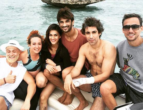 सुशांत ने कृति के साथ शेयर की हॉट वीडियो, ऑफस्क्रीन भी है दोस्ती!