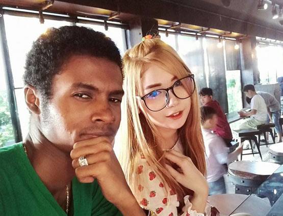 वायरल हो रही हैं इस कपल की तस्वीरें, फोटो देख आपके भी उड़ जाएंगे होश!