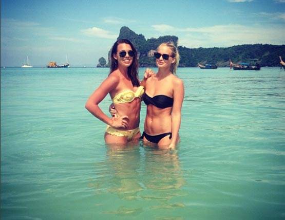 PHOTOS: इन लेडी पायलट की खूबसूरती देख सुपरमॉडल भी शर्मा जाएं!