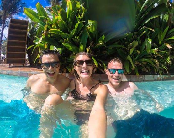 PHOTOS: इन लेडी पायलट की खूबसूरती देख सुपरमॉडल भी शर्मा जाएं!