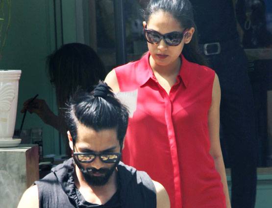 पूल में कैसे एंजॉय करती है मीशा, शाहिद ने शेयर की PHOTO