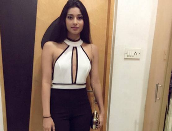 ये हैं पूनम ढिल्लन की ग्लैमरस बेटी, नव्या जाह्नवी के बाद है चर्चा में