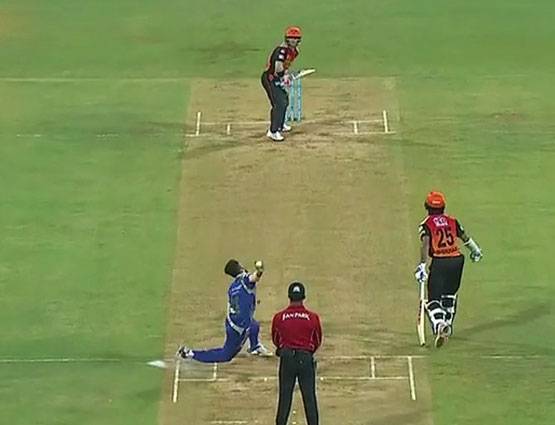मैदान पर खतरनाक तरीके से फिसले पांड्या, बड़ा हादसा टला