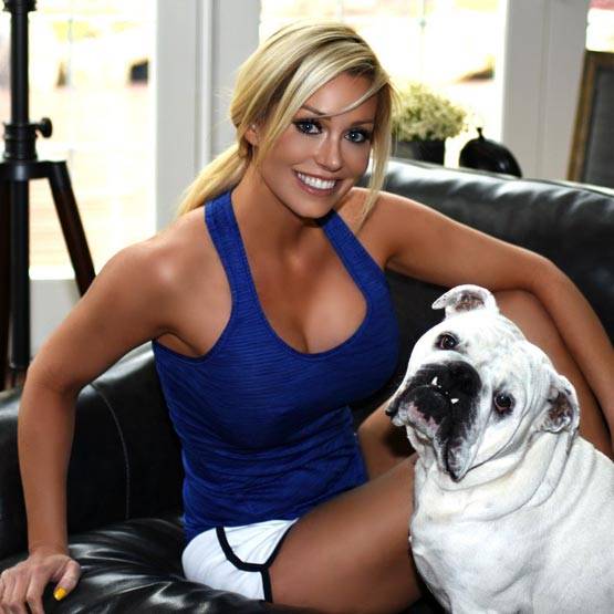 इंस्टाग्राम को पसंद नहीं आया मॉडल का ग्लैमरस अवतार, कर दिया बैन