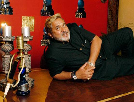 PHOTOS: जब माल्या ने खुलकर किया लड़कियों के साथ रोमांस