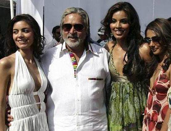 PHOTOS: जब माल्या ने खुलकर किया लड़कियों के साथ रोमांस