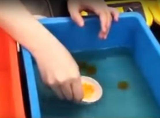 प्लास्टिक का अंडा ऐसे होता है तैयार, कहीं आप भी तो नहीं खा रहे?
