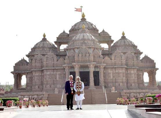 मोदी और ऑस्ट्रेलियाई पीएम टर्नबुल ने अक्षरधाम मंदिर में की पूजा PHOTOS